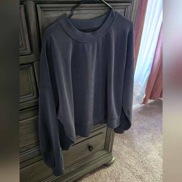 Lululemon Ribbed Oversized Crop - Picture 11 of 12